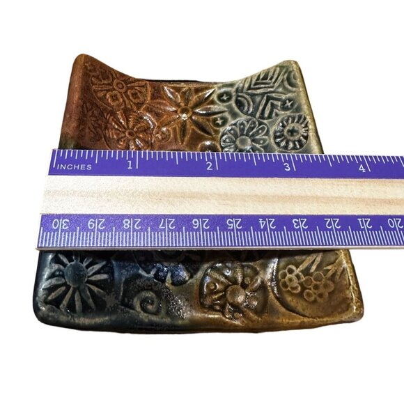 Handcrafted Ceramic Floral-Patterned Decorative Dish 4"x3.5" - Picture 4 of 4